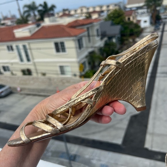 Kate Spade gold strappy wedge sandals snakeskin pattern sz 9.5B party preppy - Picture 5 of 11